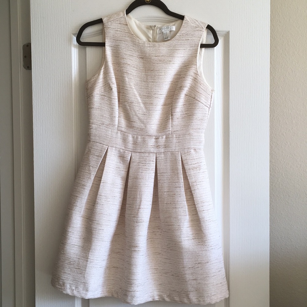 Forever 21 beautiful white and gold dress. Size M